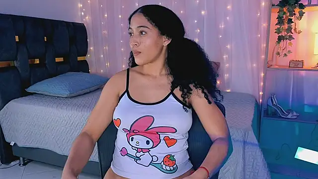 Snapshot of anitaglow chatting on 10.16.25 anitaglow online show from 10.16.25