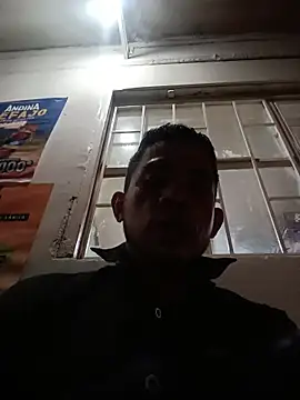 Snapshot of Andreshot911 chatting on 10.28.25 Andreshot911 online show from 10.28.25