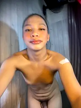 Snapshot of Lovely_Daugs chatting on 10.14.25 Lovely Daugs online show from 10.14.25