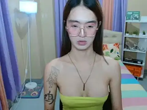 Snapshot of XxTsUncutAskaxX chatting on 05.27.26 XxTsUncutAskaxX online show from 05.27.26