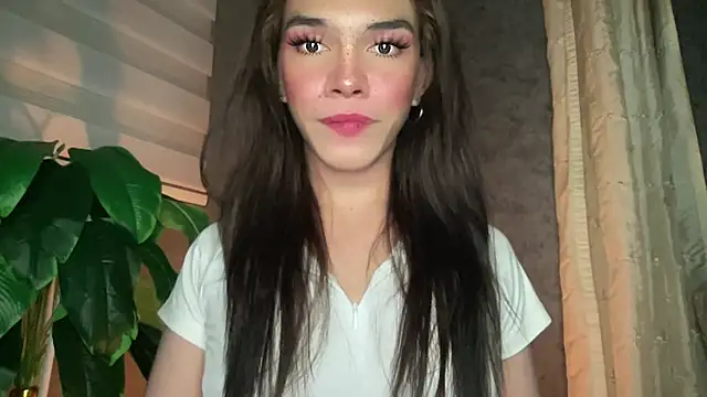 Snapshot of Misselliefayexxx chatting on 10.02.25 Misselliefayexxx online show from 10.02.25