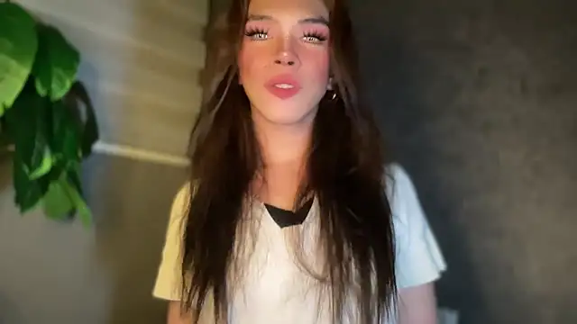 Snapshot of Misselliefayexxx chatting on 11.30.25 Misselliefayexxx online show from 11.30.25