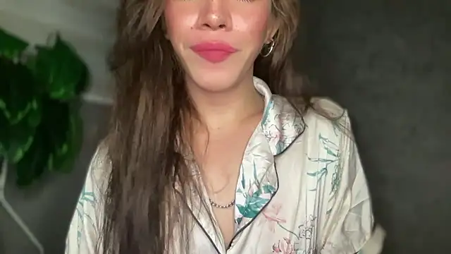 Snapshot of Misselliefayexxx chatting on 12.14.25 Misselliefayexxx online show from 12.14.25