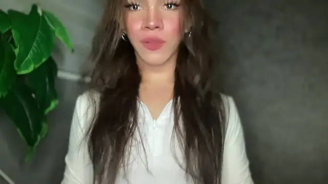 Snapshot of Misselliefayexxx chatting on 12.17.25 Misselliefayexxx online show from 12.17.25