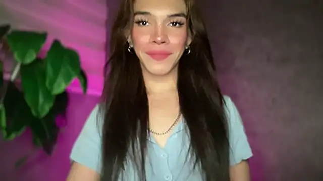 Snapshot of Misselliefayexxx chatting on 12.17.25 Misselliefayexxx online show from 12.17.25