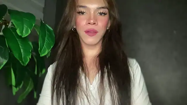 Snapshot of Misselliefayexxx chatting on 12.18.25 Misselliefayexxx online show from 12.18.25