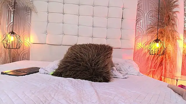 Snapshot of FGLuna chatting on 09.11.25 FGLuna online show from 09.11.25