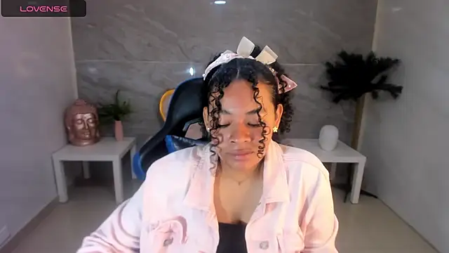 Snapshot of risada_temptation_s chatting on 10.10.25 risada temptation s online show from 10.10.25