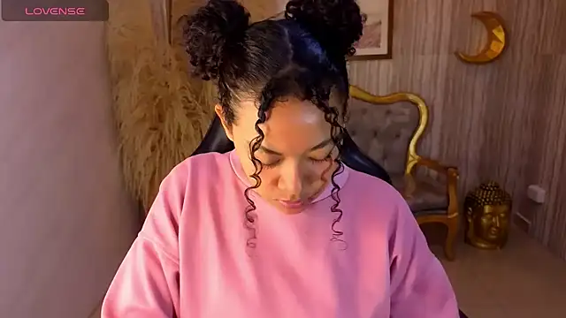 Snapshot of risada_temptation_s chatting on 11.06.25 risada temptation s online show from 11.06.25