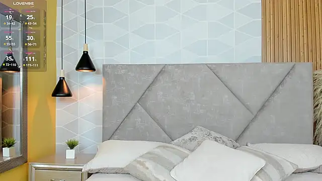 Jade Whisper online show from 10.22.25