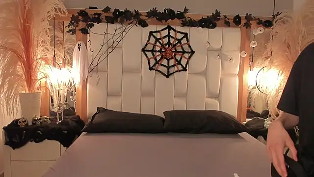 Snapshot of Daphne_And_Roger chatting on 10.20.25 Daphne And Roger online show from 10.20.25