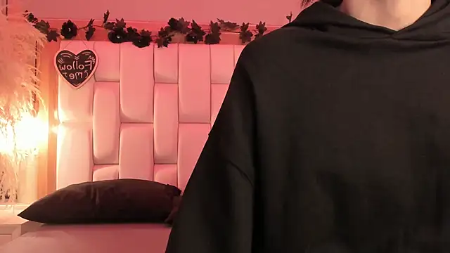 Daphne And Roger online show from 02.11.26