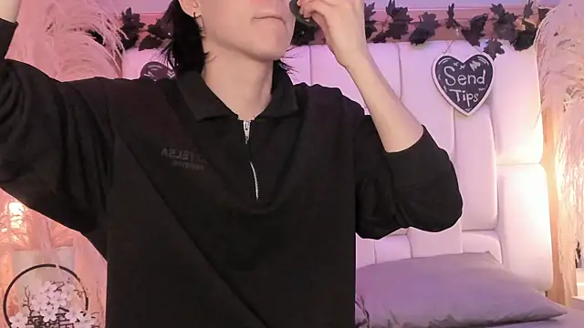 Daphne And Roger online show from 04.13.26