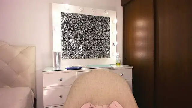 Snapshot of lina_quinn chatting on 02.14.26 lina quinn online show from 02.14.26