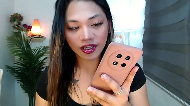 Snapshot of scarlett_brownx69 chatting on 10.18.25 scarlett brownx69 online show from 10.18.25