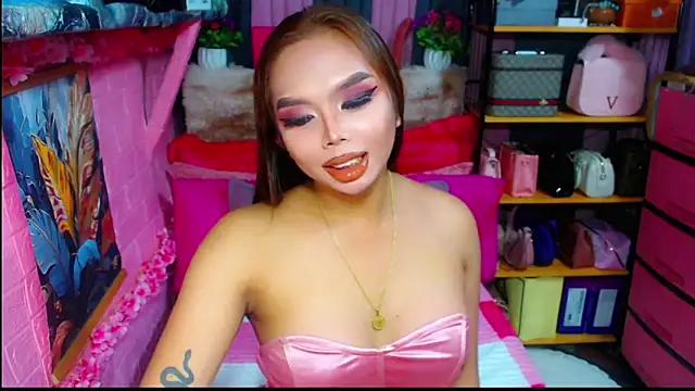 Snapshot of MoniqueCeleste chatting on 10.08.25 MoniqueCeleste online show from 10.08.25