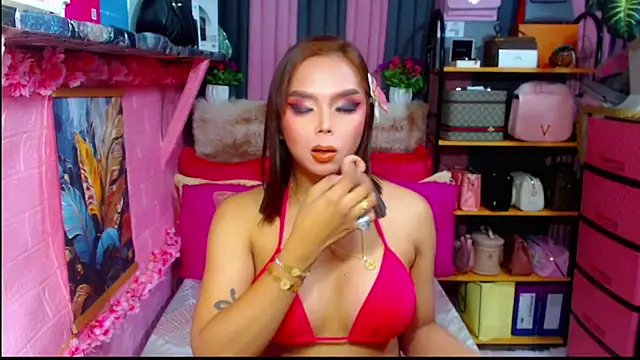 Snapshot of MoniqueCeleste chatting on 10.14.25 MoniqueCeleste online show from 10.14.25