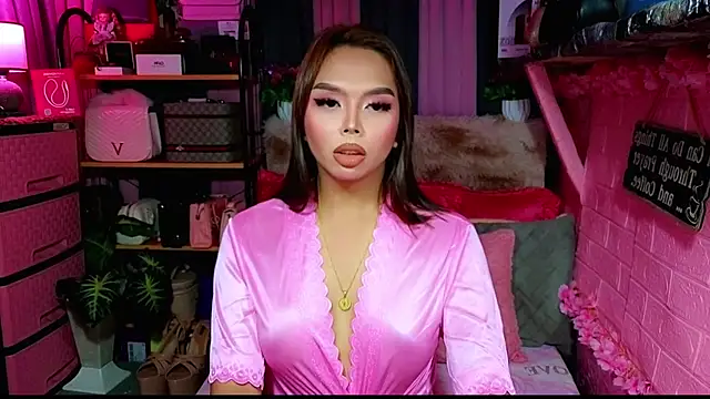 Snapshot of MoniqueCeleste chatting on 10.27.25 MoniqueCeleste online show from 10.27.25