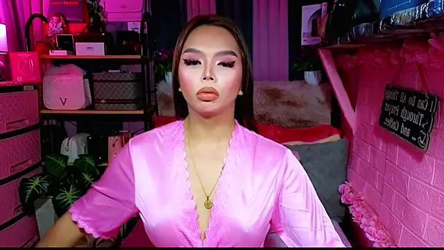 Snapshot of MoniqueCeleste chatting on 10.28.25 MoniqueCeleste online show from 10.28.25