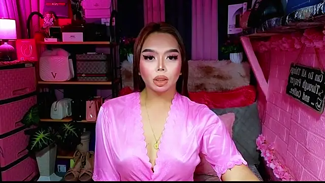 Snapshot of MoniqueCeleste chatting on 10.31.25 MoniqueCeleste online show from 10.31.25