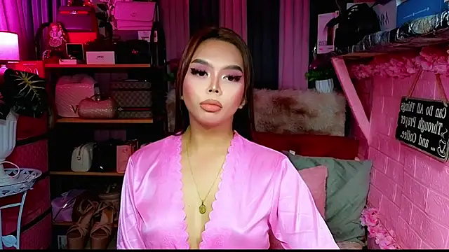 Snapshot of MoniqueCeleste chatting on 11.04.25 MoniqueCeleste online show from 11.04.25