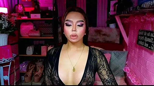 Snapshot of MoniqueCeleste chatting on 11.04.25 MoniqueCeleste online show from 11.04.25