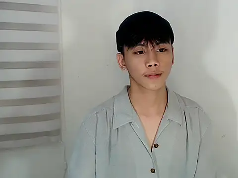 Snapshot of ynotyu chatting on 10.17.25 ynotyu online show from 10.17.25