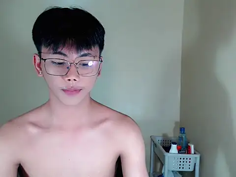 Snapshot of ynotyu chatting on 11.05.25 ynotyu online show from 11.05.25