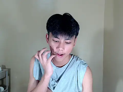 Snapshot of ynotyu chatting on 11.12.25 ynotyu online show from 11.12.25