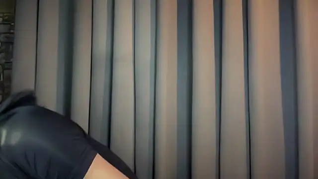 Snapshot of Lust-sluttymira chatting on 11.05.25 Lust-sluttymira online show from 11.05.25