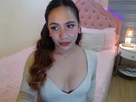 ur seductivelaura online show from 12.04.25