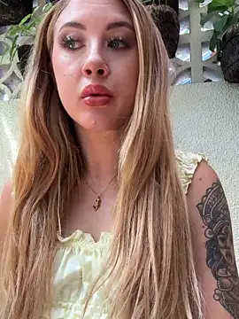 Snapshot of asraifae chatting on 10.24.25 asraifae online show from 10.24.25