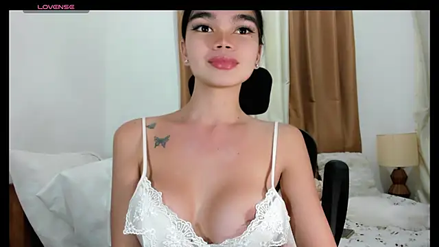 Snapshot of kendall_petite18 chatting on 06.02.26 kendall petite18 online show from 06.02.26