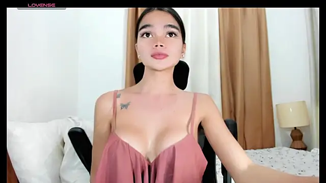 Snapshot of kendall_petite18 chatting on 06.04.26 kendall petite18 online show from 06.04.26