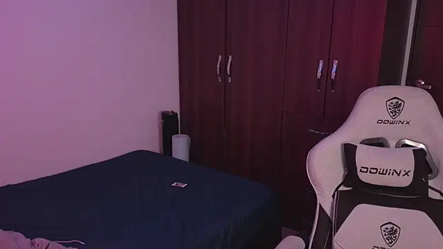 domsantiago  online show from 10.04.25