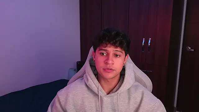 domsantiago  online show from 10.08.25