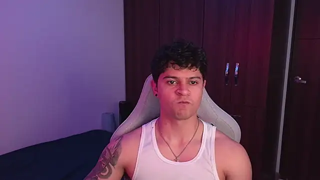 domsantiago  online show from 10.08.25