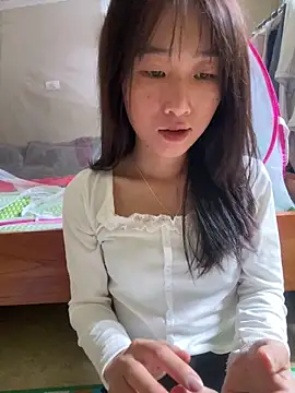 Snapshot of oneyou_400 chatting on 10.31.25 oneyou 400 online show from 10.31.25