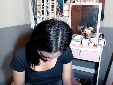 Snapshot of miya_khali chatting on 10.28.25 miya khali online show from 10.28.25