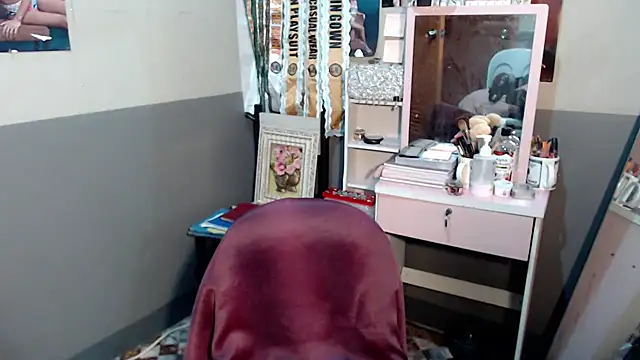 Snapshot of miya_khali chatting on 10.30.25 miya khali online show from 10.30.25