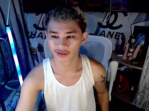 Snapshot of asianhardcock25 chatting on 04.13.26 asianhardcock25 online show from 04.13.26