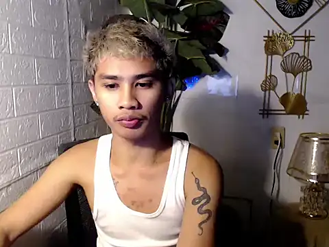 Snapshot of asianhardcock25 chatting on 04.20.26 asianhardcock25 online show from 04.20.26