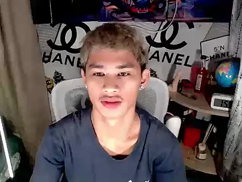 Snapshot of asianhardcock25 chatting on 04.24.26 asianhardcock25 online show from 04.24.26