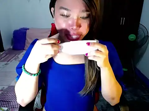 Urassiansweetcummer online show from 10.12.25