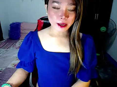 Urassiansweetcummer online show from 10.14.25