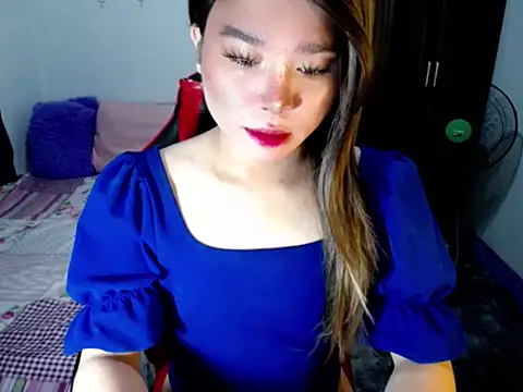 Urassiansweetcummer online show from 10.15.25