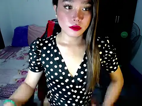 Urassiansweetcummer online show from 10.20.25