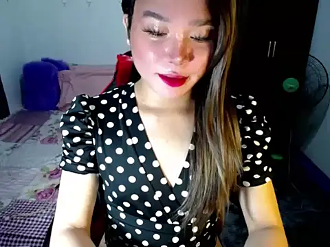 Urassiansweetcummer online show from 10.24.25