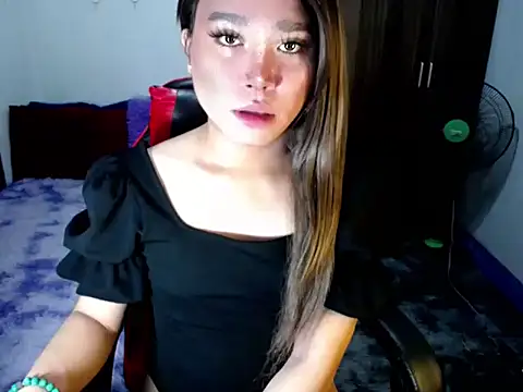 Urassiansweetcummer online show from 11.13.25