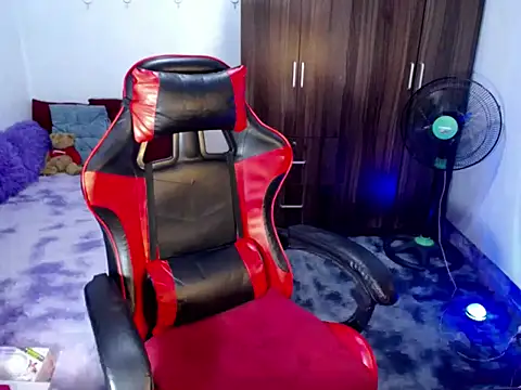 Urassiansweetcummer online show from 04.07.26